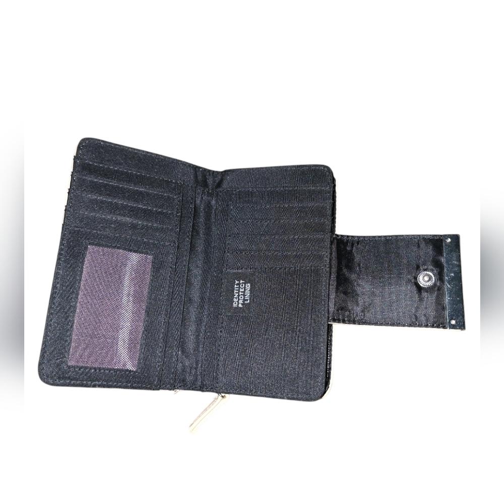 Womens Tahari Wallet In Excellent Conditon With Identity Theft Liner! - Picture 3 of 4